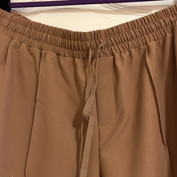 Tan pant - Picture 2 of 3